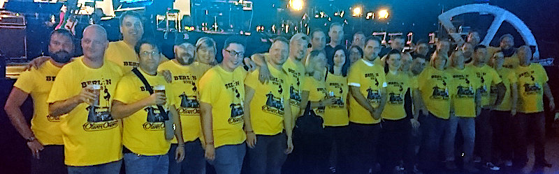 Gruppenfoto vor dem Oliver Onions Konzert