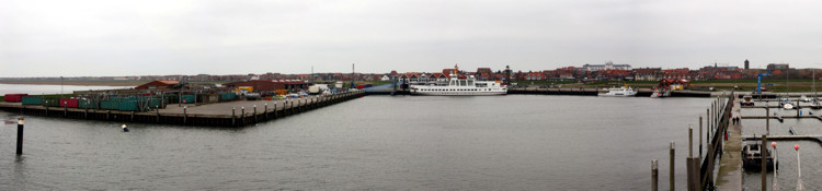 Blick vom Seezeichen auf den Juister Hafen