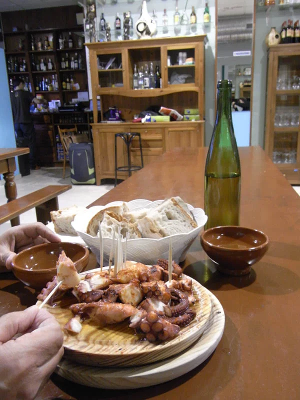 Die Pulperia Ezquiel in Melide ist ein beliebter Treffpunkt für Pilger