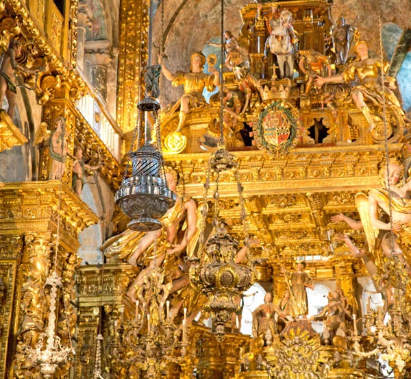 Eindrucksvoller Weihrauchkessel in Santiago