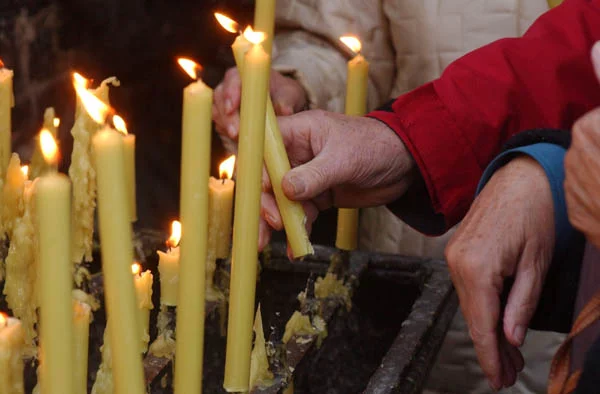 Jakobsweg Kerzen anzünden