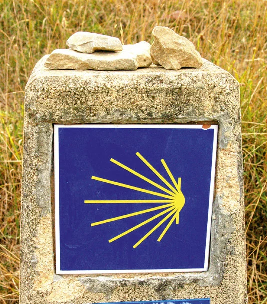 Klassischer Jakobsweg-Wegweiser