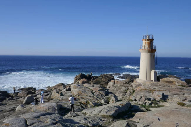 Leuchtturm und Felsen bei Muxia
